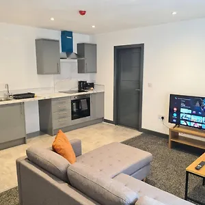 By Bic Oates 8 Apartment